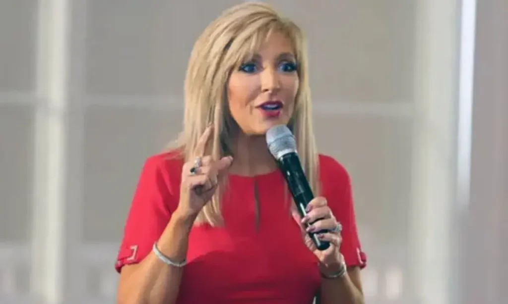 Liz Bonis Age, Birthday, Height, Net Worth, Bio & Career